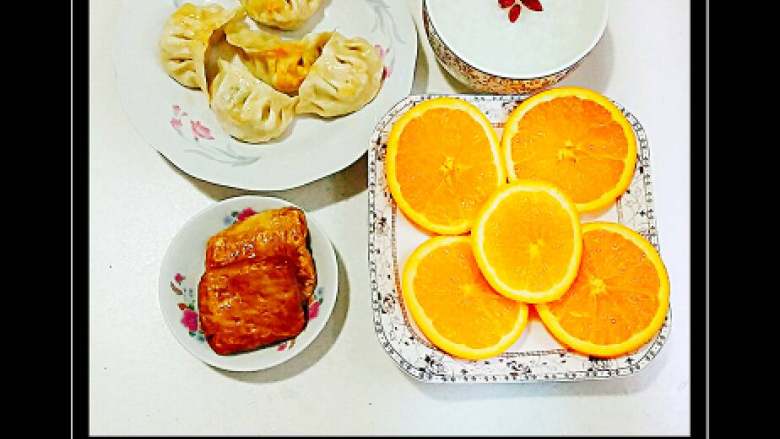 我家的家常早餐,20:煎饺、香干、白米粥、香橙