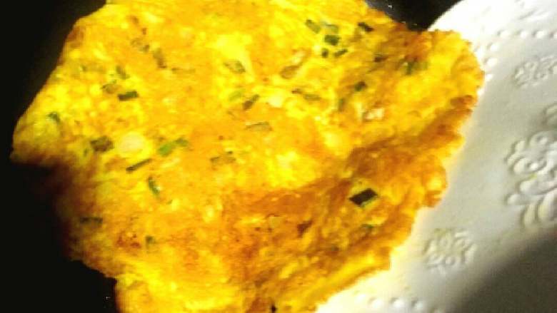 海蛎子抱蛋+#人民的美食#,这样煎另一面只要盘子轻轻一滑就可以继续煎了