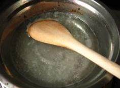 芝士布丁,搅拌均匀，开小火。