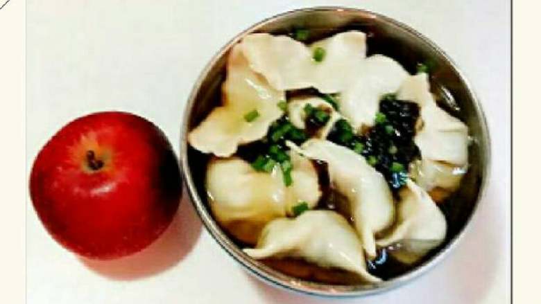 我家的家常早餐,4:小葱鲜肉水饺、苹果🍎