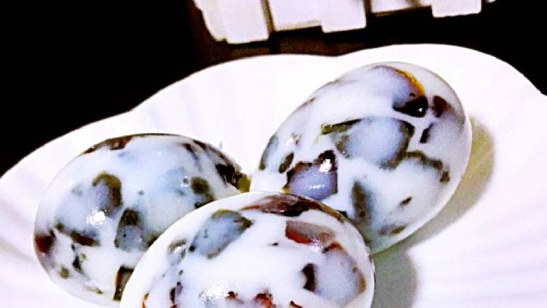 琥珀鸡蛋,剥去壳,有木有很漂亮呀