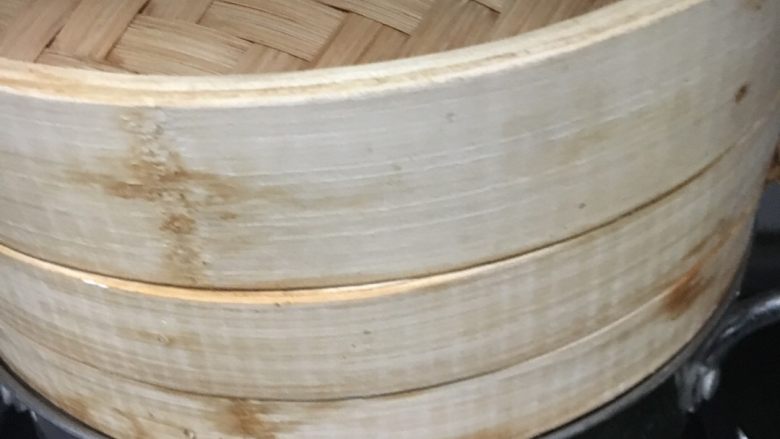 糯米烧卖,冷水上锅蒸10分钟,再焖个5分钟