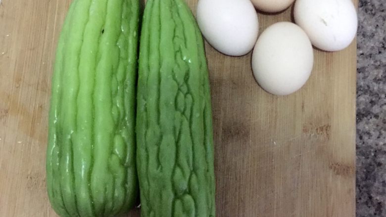 苦瓜炒鸡蛋,食材就位！！！