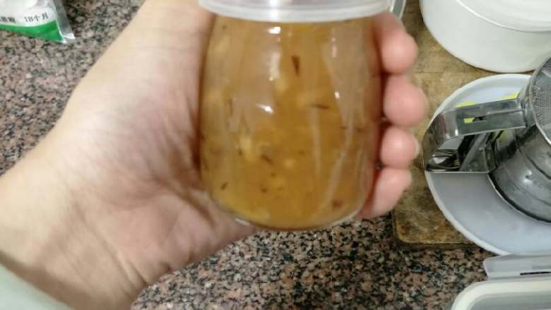 蔓越莓苹果酱,装入玻璃瓶或者其他密封盒子,糖度够,一般冰箱冷藏能存放一周左右。
