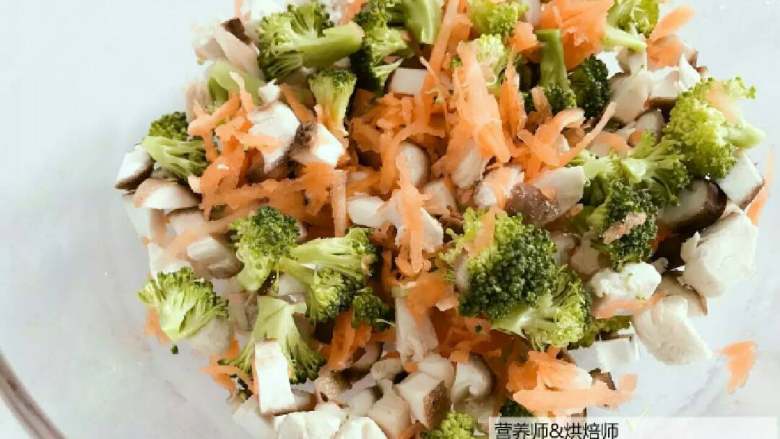 宝宝辅食:西兰花鸡肉烘蛋,五彩缤纷,看见后一整天的心情都是阳光灿烂哈。