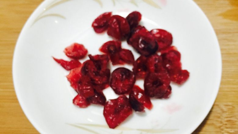 蔓越莓桃胶皂角米银耳羹#有个故事#,<a style='color:red;display:inline-block;' href='/shicai/ 660'>蔓越莓</a>干