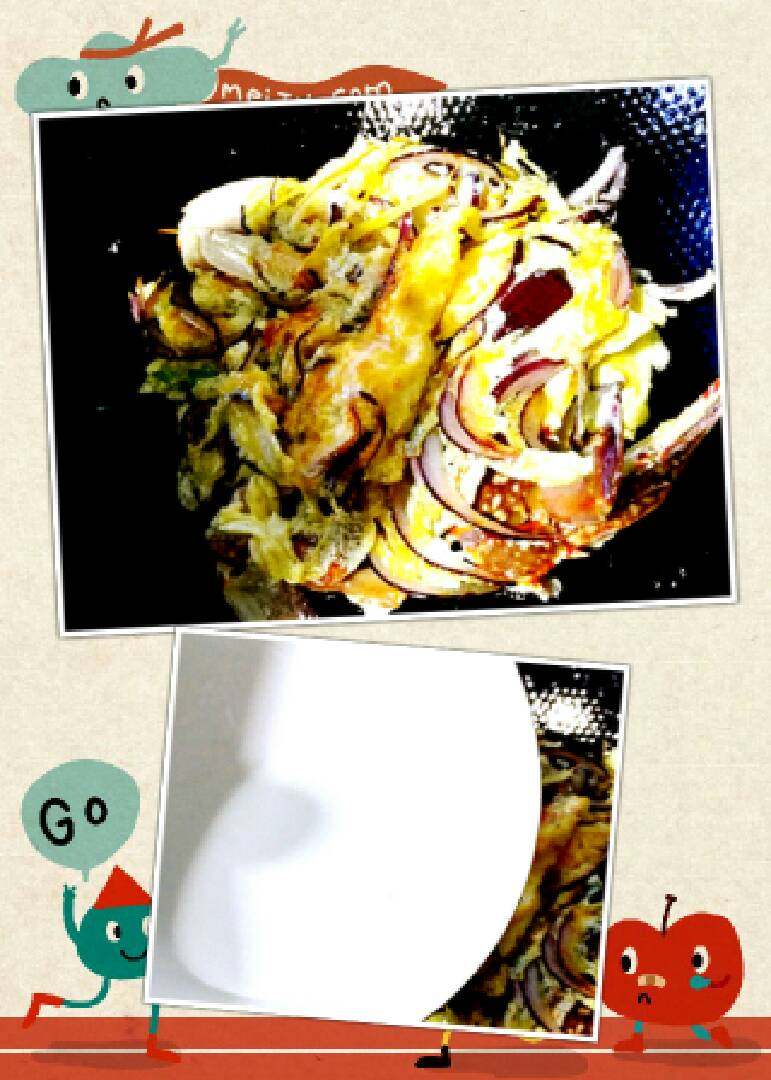 #年夜饭#螃蟹抱蛋,锅中加入少许水,让螃蟹在锅里稍炖一会,至熟,加入的水还可以使鸡蛋吸收混合了螃蟹味的汤汁,味道更鲜,口感更嫩。