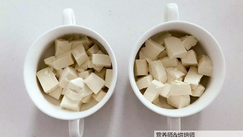 宝宝辅食:肉沫蒸豆腐-蛋白质、钙,统统在这里!18M+
,把豆腐放入蒸碗中备用。