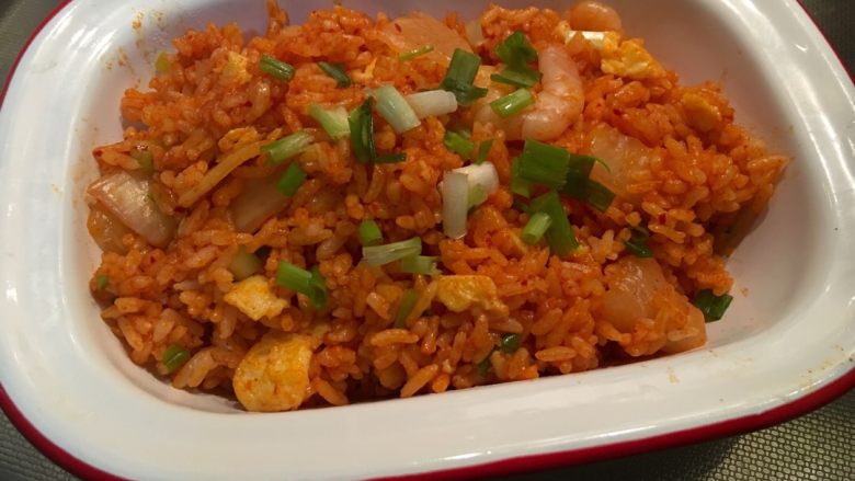 「吃货久久」鸡蛋虾仁泡菜炒饭——你敢不敢再好吃一点?!,我们很喜爱葱