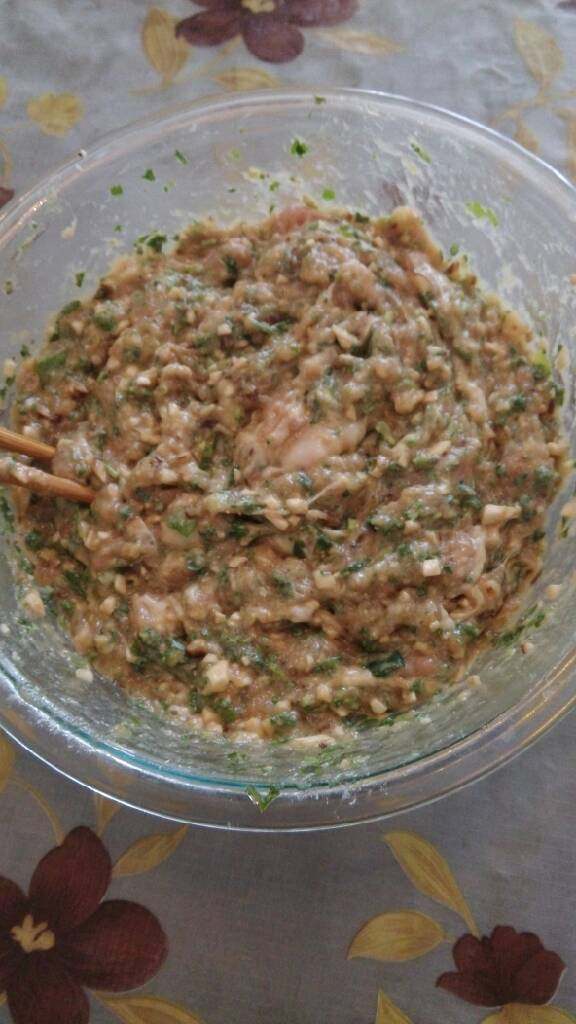 猪肉香菇水饺,充分搅拌均匀