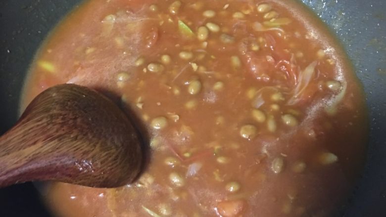 茄汁牛肉片,加入一碗水拌匀