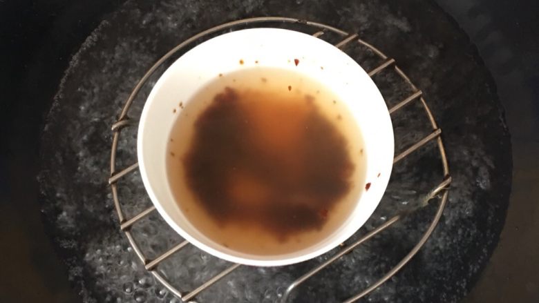 窩蛋燉阿膠,放水大半碗