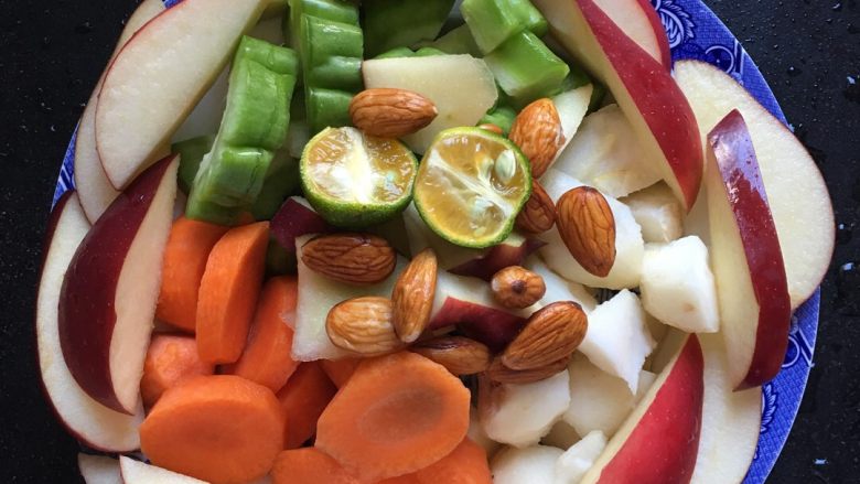 蔬果糊-63,把所有食材清洗乾淨後切成小塊