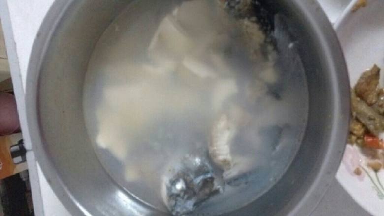 鲫鱼豆腐汤