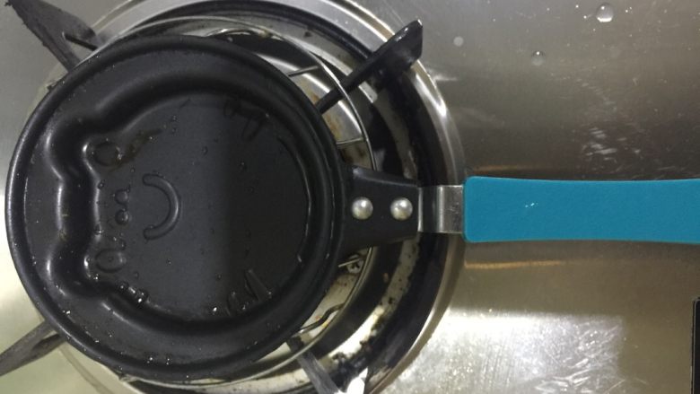 典典家私厨@五分钟早餐4,用煎鸡蛋小锅，小火煎蛋一个