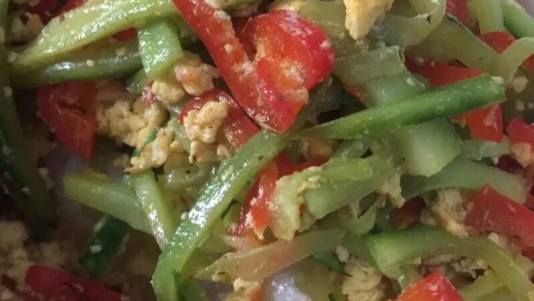 孤独的人总有时间研究美食,辣椒黄瓜炒蛋