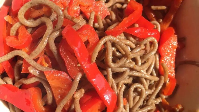 孤独的人总有时间研究美食,辣椒炒面