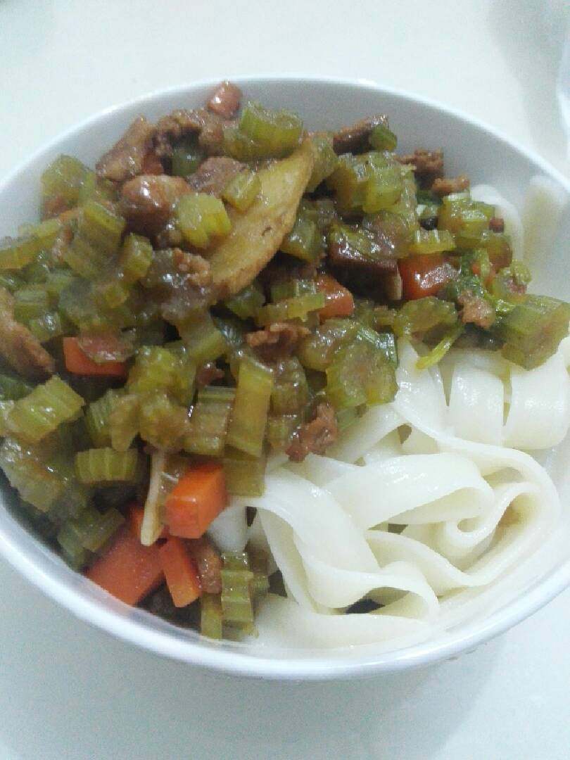 芹菜肉丁打卤面