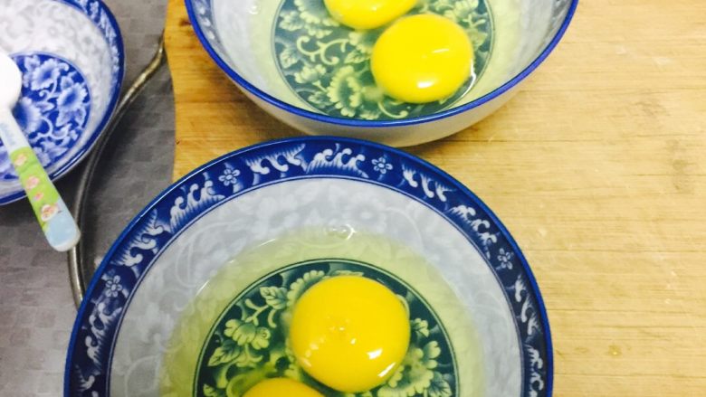 牛奶鸡蛋羹,每碗两个<a style='color:red;display:inline-block;' href='/shicai/ 9'>鸡蛋</a>