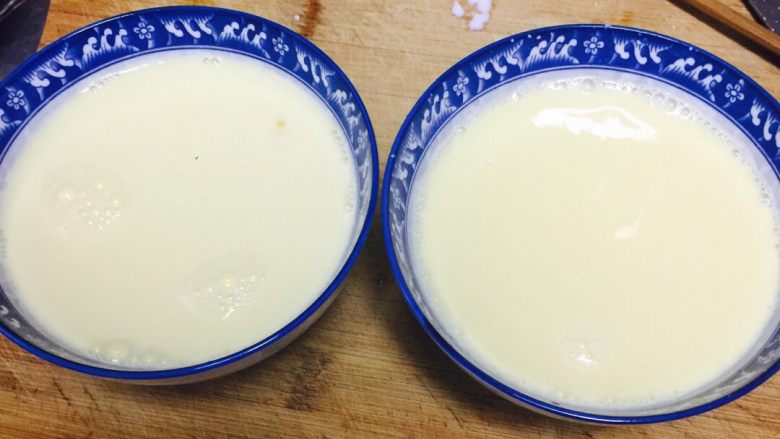 牛奶鸡蛋羹,静置没了泡沫上火蒸