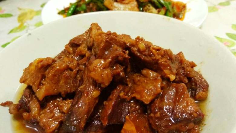 酱烧牛腩