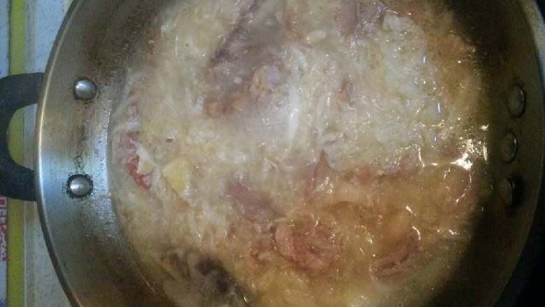 酸菜羊肉汤,做好的酸菜羊排汤