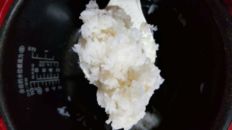 老鸭香菇汤泡饭,煮饭