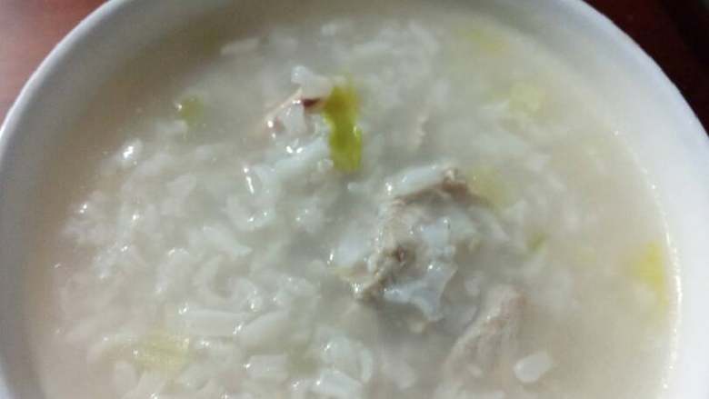鱿鱼瘦肉芹菜粥