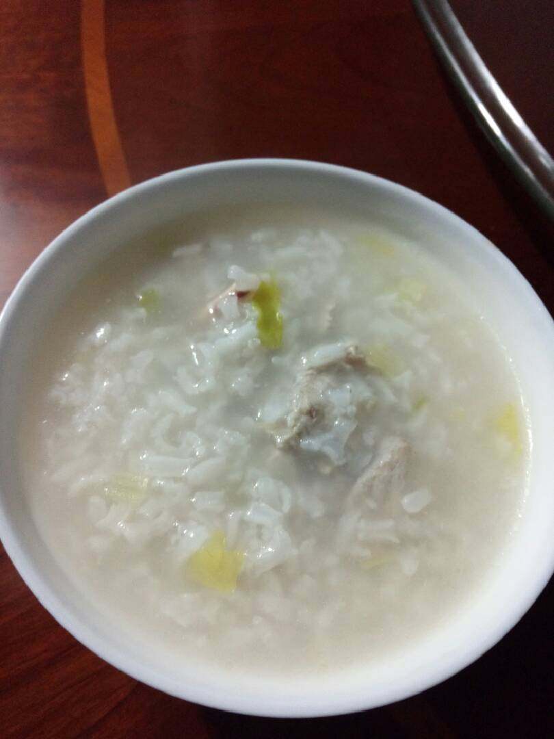 鱿鱼瘦肉芹菜粥