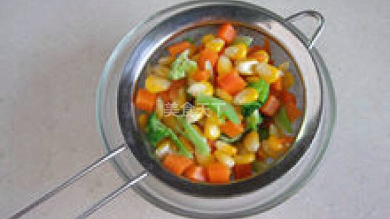 菜蔬小披萨,捞出,沥干水分