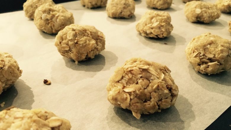 燕麦饼干,烤箱190度 20分钟左右!