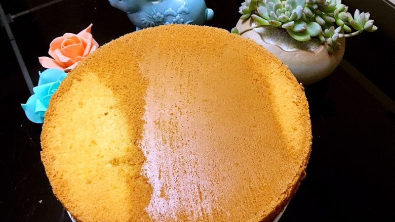 核桃碎斑马纹戚风蛋糕,蛋糕底部!用线是相对其它工具来说,比较出效果的!