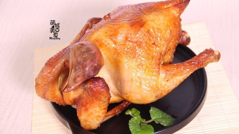 感恩节餐桌上“鸡”情四射,比肯德基还味美,肉质紧实不油腻,汁水保留得很好,不会觉得柴。仅仅用奥尔良调味,体会鸡肉的原汁原味和香味。蘸上蘸吃,则味道层次更为丰富。吃了一块会忍不住吃第二