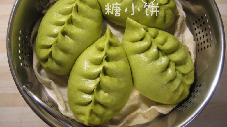 菠菜柳叶包,冷水上锅,水开后中大火火蒸18分钟,关火焖5分钟即可
