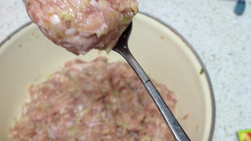 虾皮白菜肉馅丸子