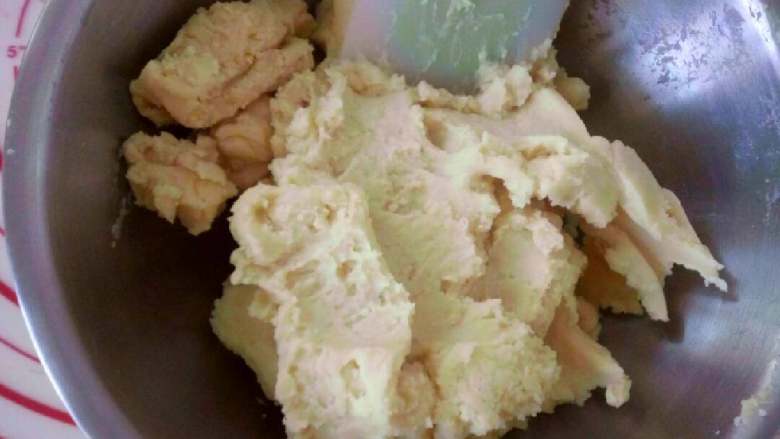 蔓越莓抹茶绿豆糕,绿豆泥过筛,筛子网眼太小,好辛苦啊!
