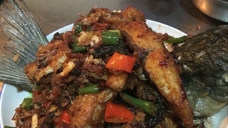 妈妈厨味—回锅鱼,12.下鱼块翻炒,出锅。