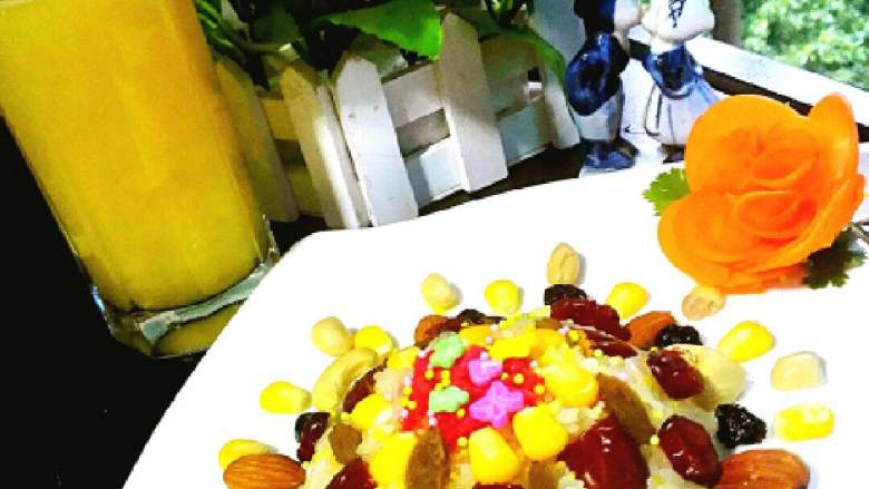 #年夜饭#八宝糯米饭,蒸好取出,配杯果汁,早餐欧了