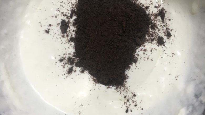 咸奶油奥利奥盒,奶油里放进奥利奥粉末和盐打发