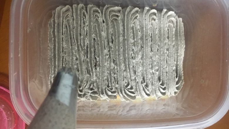 咸奶油奥利奥盒,挤上一层咸奶油