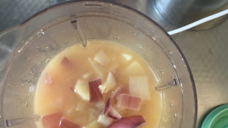 土豆洋葱浓汤,开锅后倒入料理机打碎