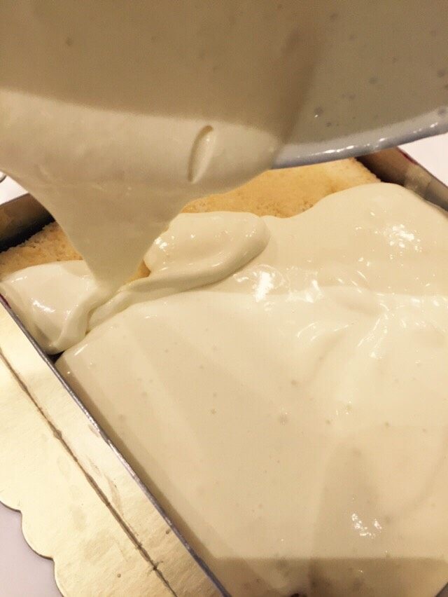 香草慕斯,做好的慕斯可以用在草莓慕斯蛋糕中