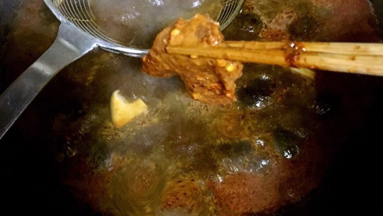 水煮牛肉片,我选择最后煮牛肉,十多秒就要捞出,不然容易老。