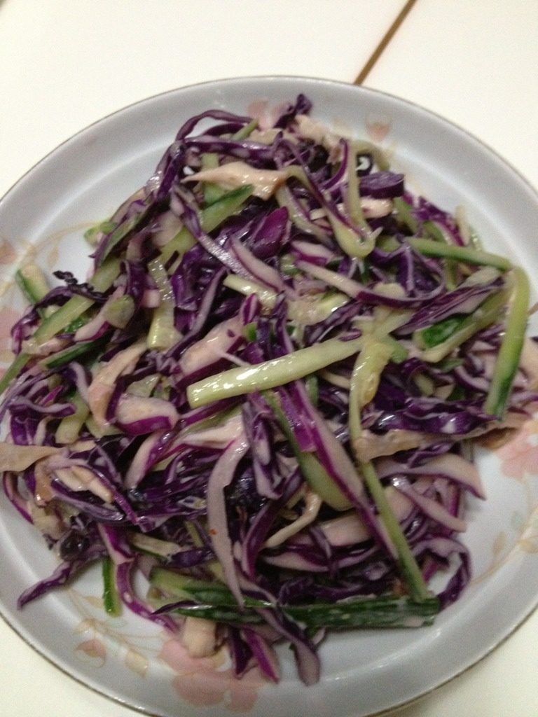 黄瓜紫甘蓝鸡肉沙拉