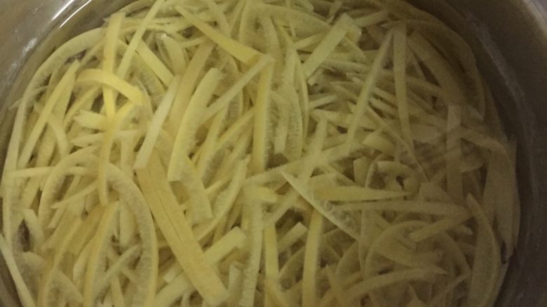 蜂蜜柚子茶,放入盐水中煮约十分钟，可除去一些苦味