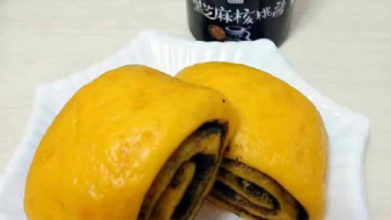 南瓜🎃黑芝麻核桃酱卷,蒸好的样子
