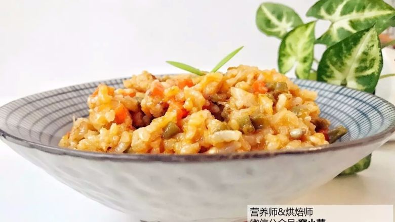 宝宝辅食:南瓜鸡肉豇豆焖饭,口感清甜,入口香味浓郁,扒拉几下就吃完了哈
》煮好后南瓜变得非常软,搅拌后直接变成南瓜酱包裹住米饭,软绵绵很好吃哈。