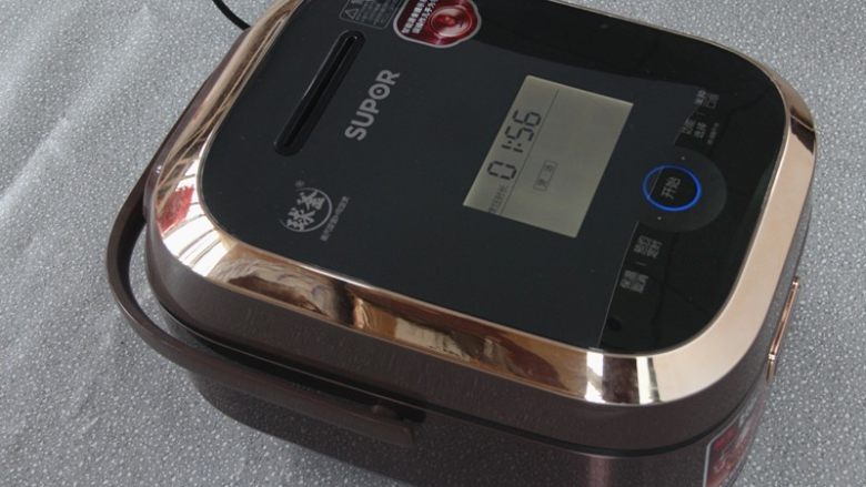 羊肉汤,盖上盖子后选着煲汤功能，煲煮2小时