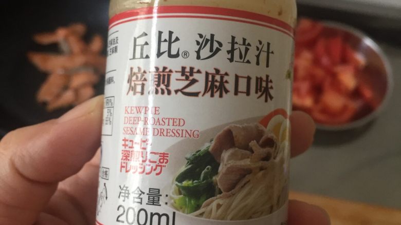 三角饭,这个芝麻酱或其它蛋黄酱  卡夫酱都行  依个人口味
