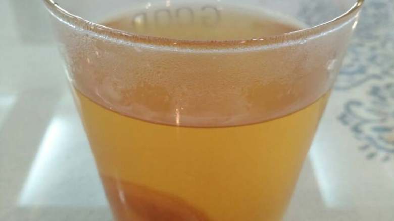 柠檬冰糖川贝膏,取适量柠檬膏冲入开水饮用。